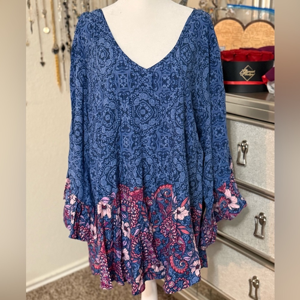 Avenue‎ blue & red blouse
